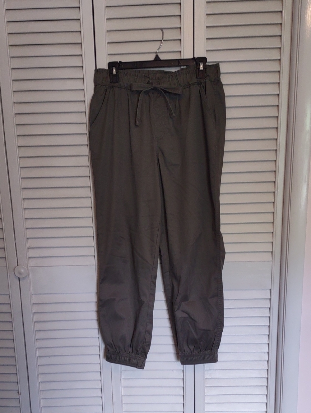 Knox Rose Women's Mid-Rise Green Jogger Pants Elastic Waist & Ankle Size Medium